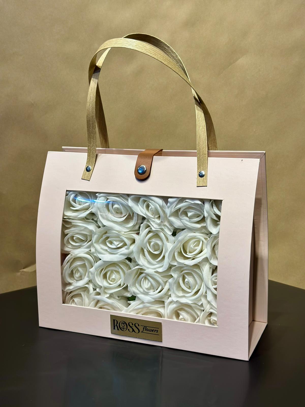 Kişiye özel isimli çanta beyaz gül